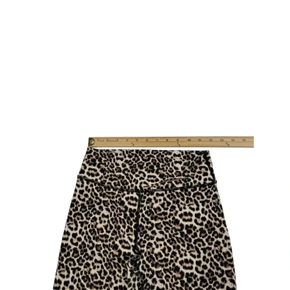 Zyia Active Leopard Brilliant Scrunch leggings - Picture 9 of 9